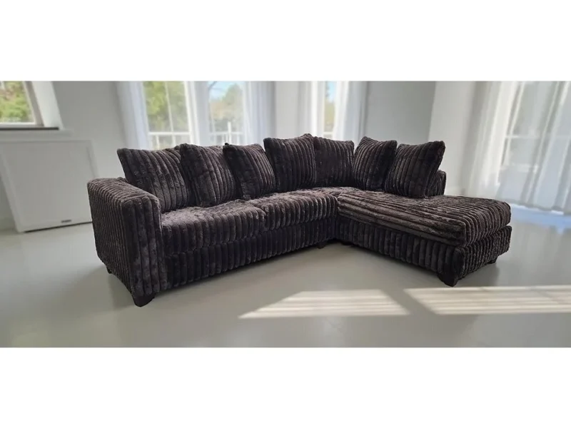 S300 Gia Sectional {Chocolate}